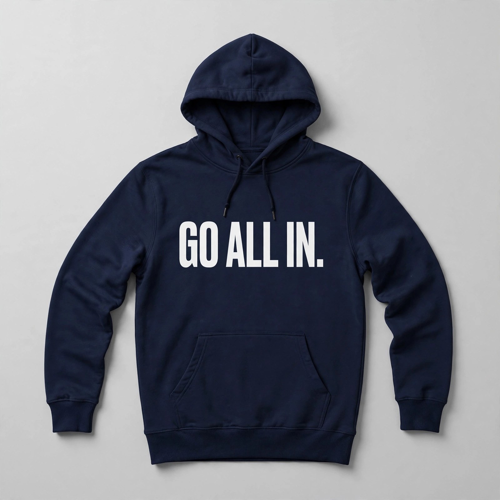 Hoodie bleu marine avec l'inscription GO ALL IN.